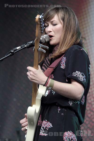 MINA TINDLE - 2012-07-20 - PARIS - Parvis de l'Hotel de Ville - 